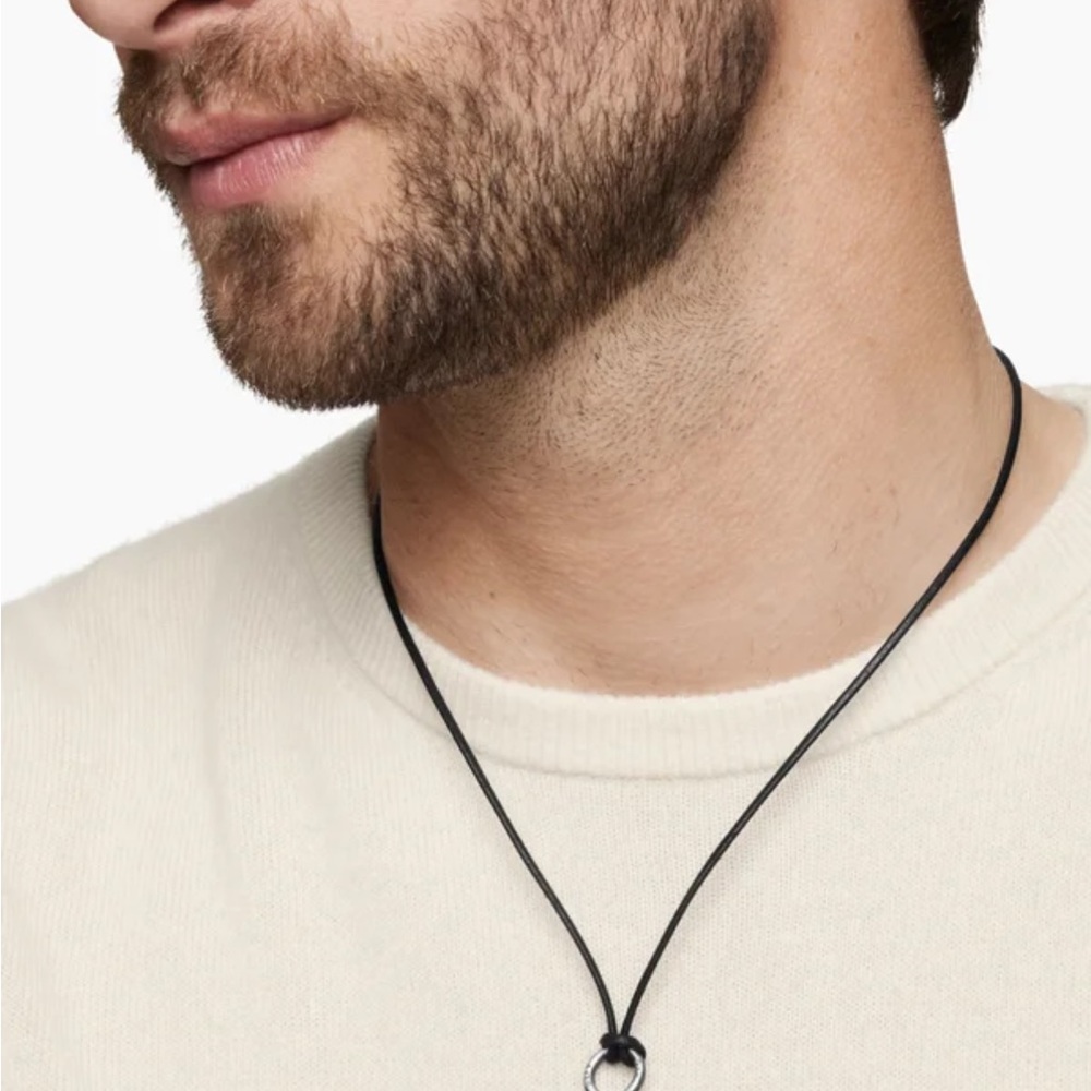 David Yurman Circle Amulet Necklace. Never worn - Picture 4 of 4